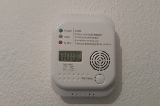 Détecteur de monoxyde de carbone : est-il obligatoire, quel modèle choisir et où l&rsquo;installer ?