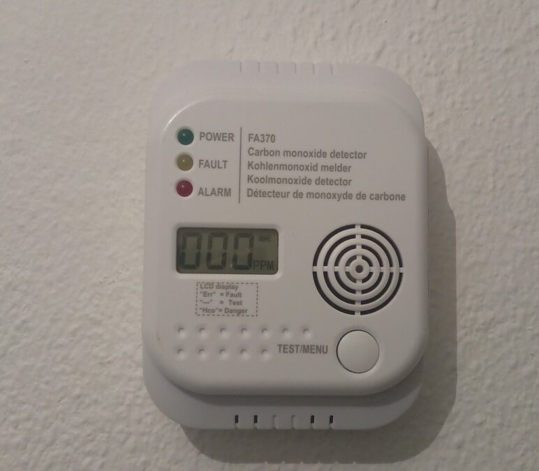 Détecteur de monoxyde de carbone : est-il obligatoire, quel modèle choisir et où l&rsquo;installer ?