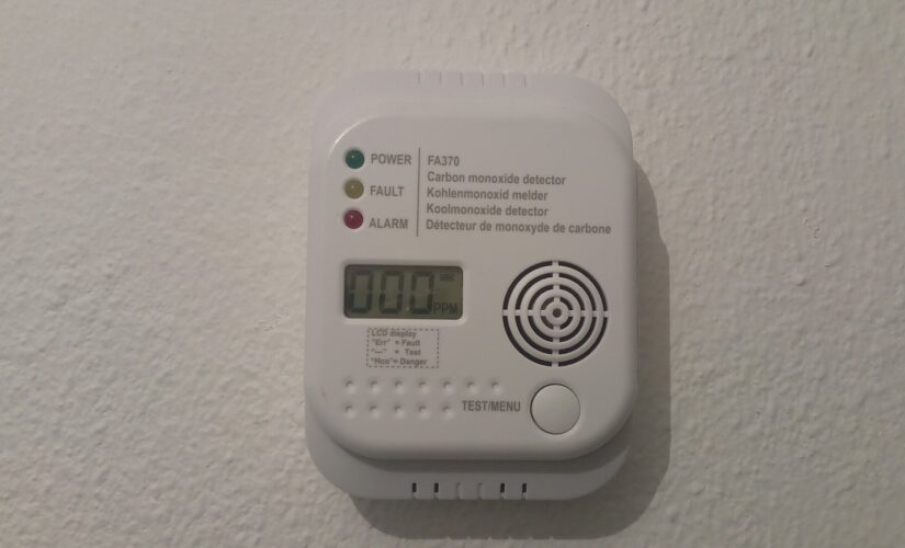 Détecteur de monoxyde de carbone : est-il obligatoire, quel modèle choisir et où l&rsquo;installer ?