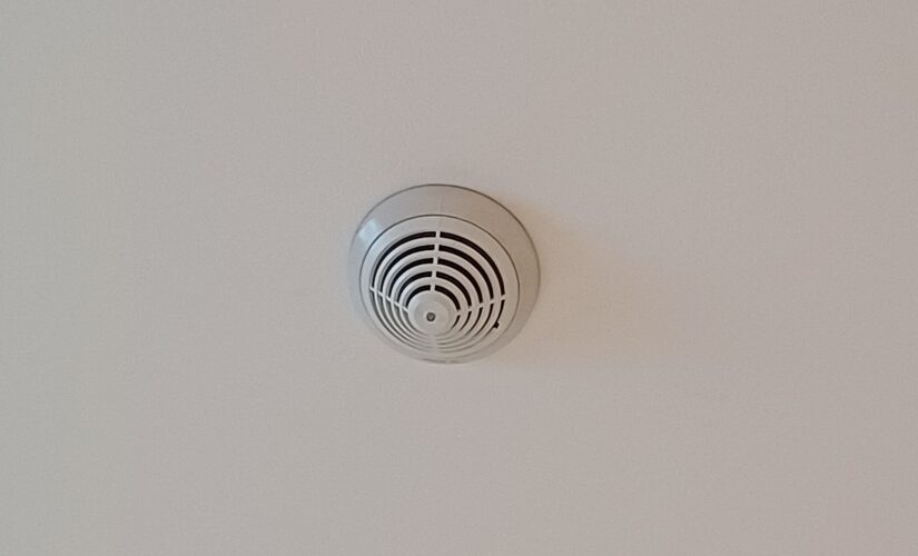Détecteur de fumée : obligation, choix du modèle et bon emplacement dans la maison